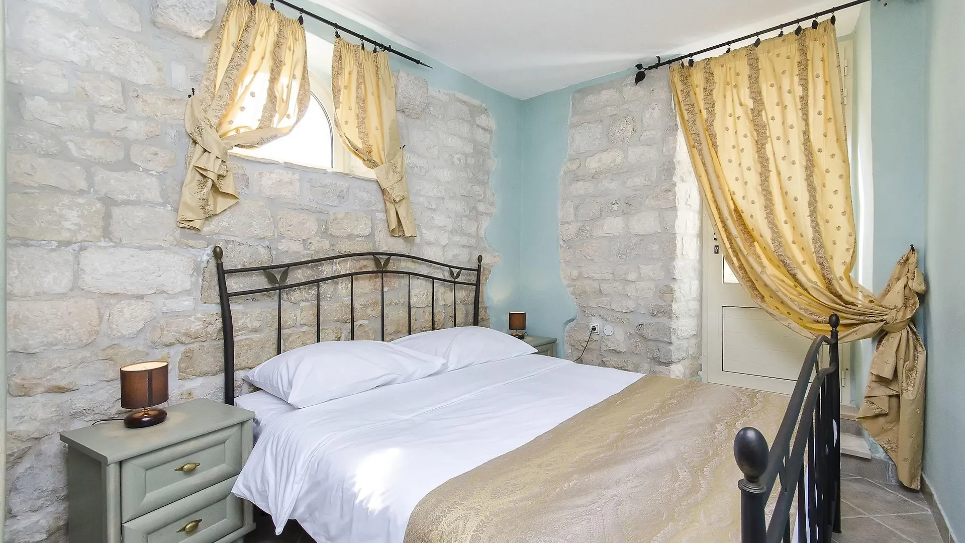 Bed & Breakfast Palace Derossi Trogir