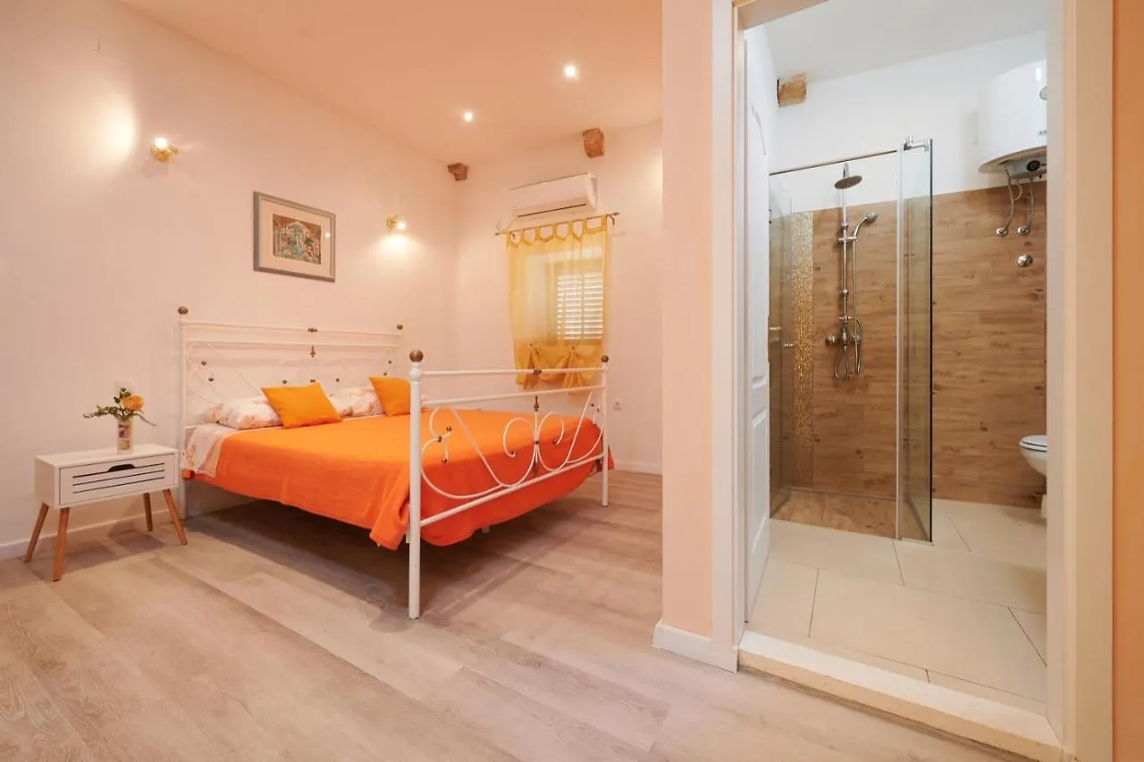 Bed and breakfast Palace Derossi Trogir