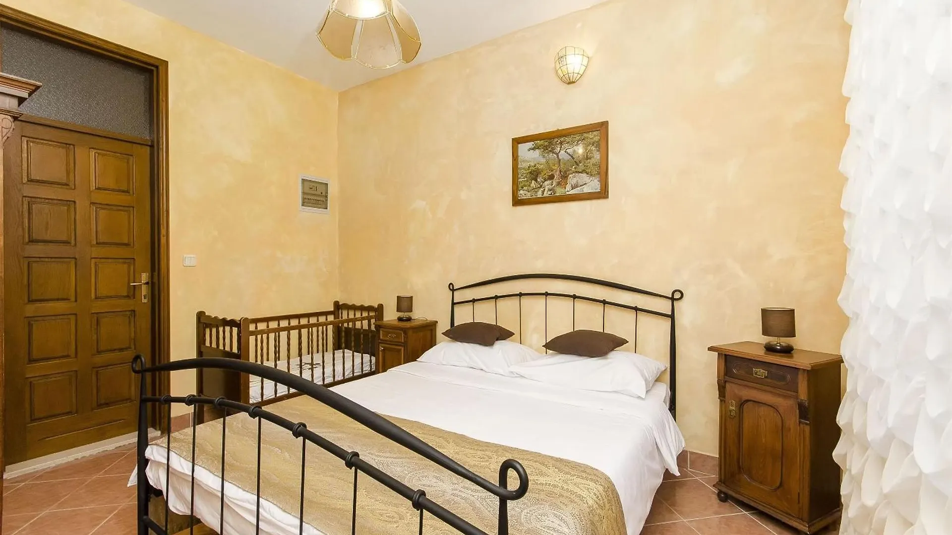 Palace Derossi Trogir 3*,  Croacia
