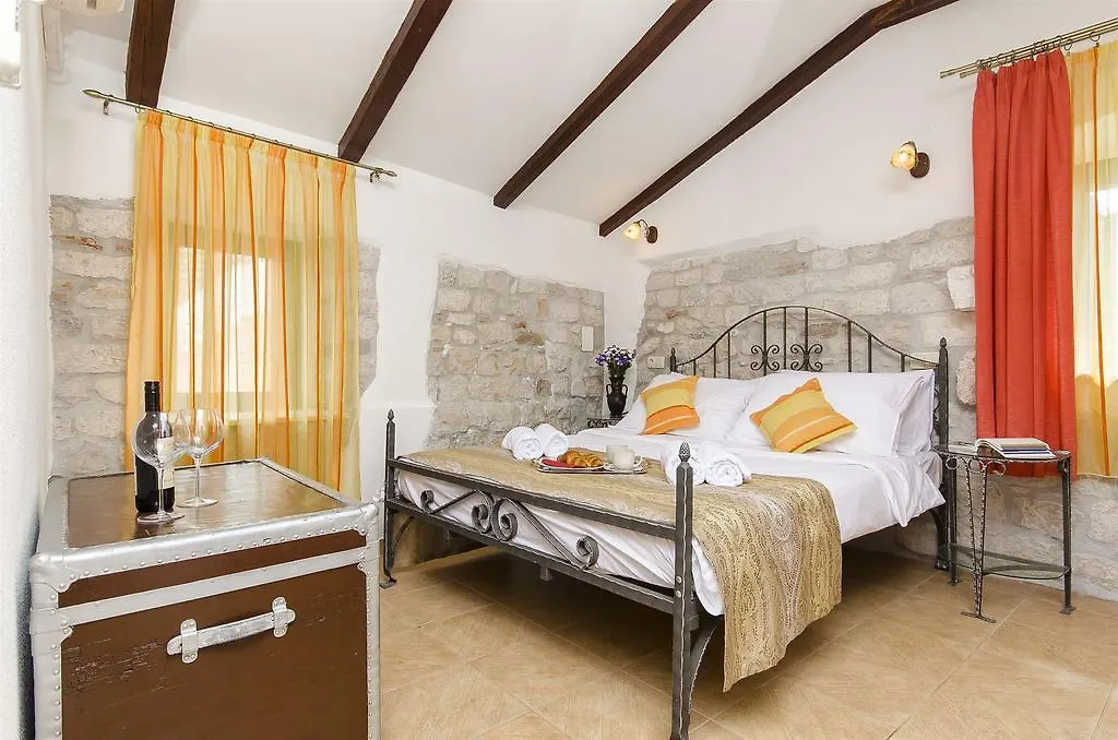 Palace Derossi Trogir 3*,  Kroatien