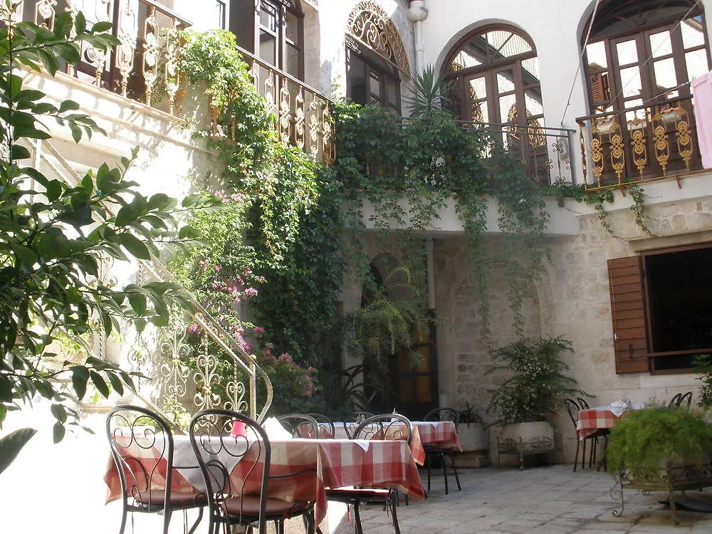 Palace Derossi Trogir Bed and breakfast