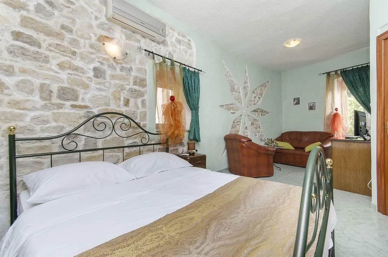 Bed & Breakfast Palace Derossi Trogir