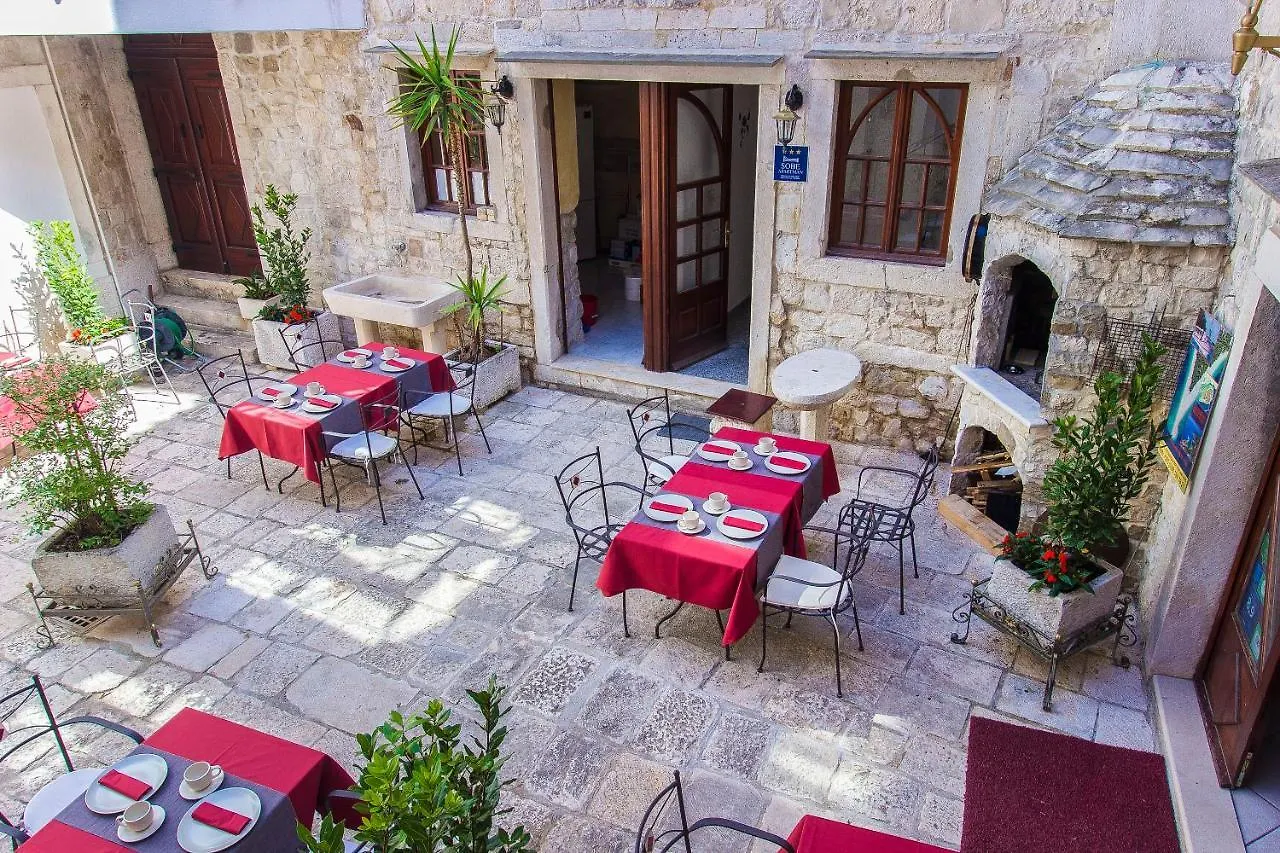 Palace Derossi Trogir Panzió