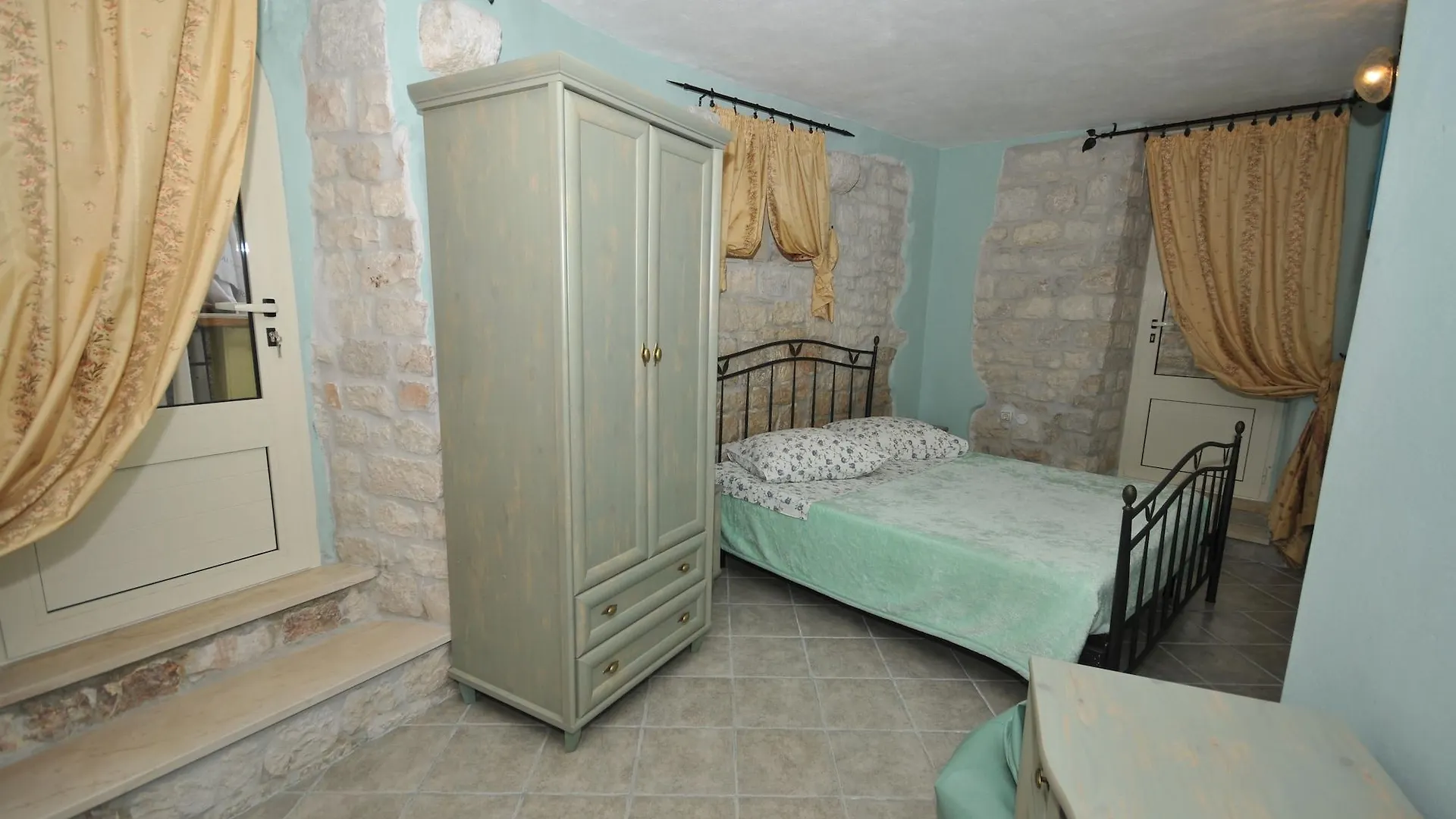 Palace Derossi Trogir