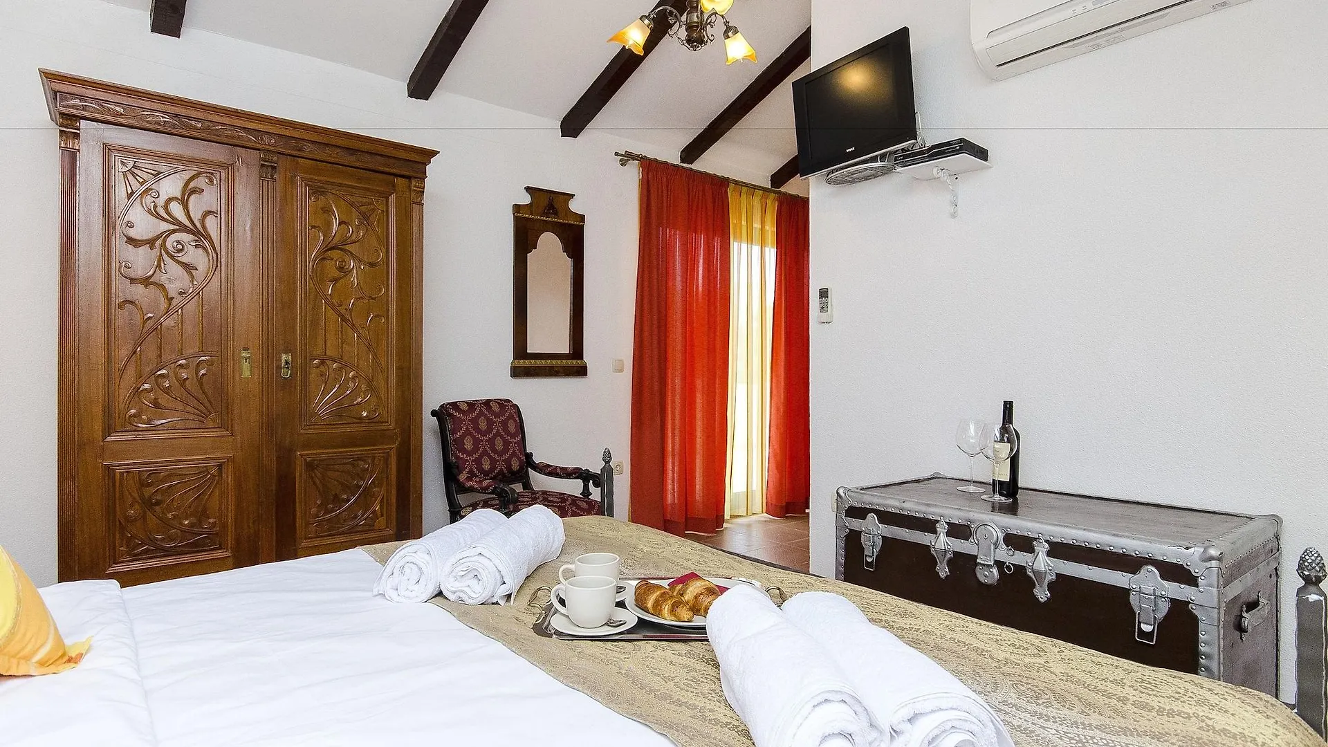 Palace Derossi Trogir 3*,  Croatia