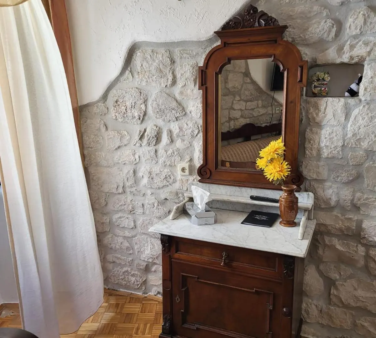 Palace Derossi Trogir Bed & Breakfast