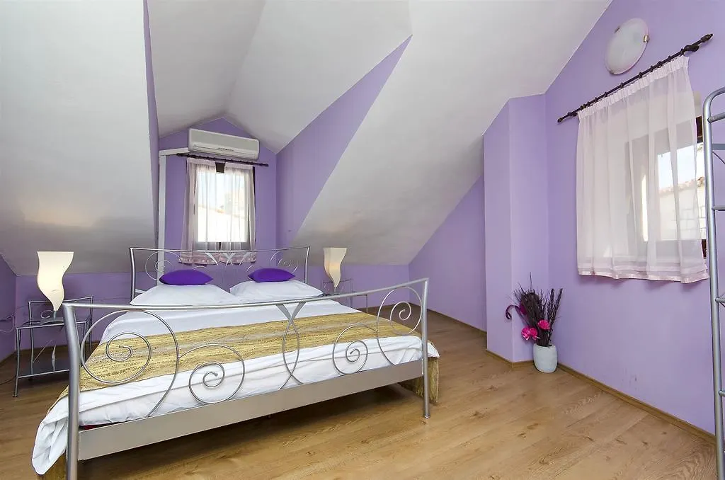 Palace Derossi Trogir Bed & Breakfast