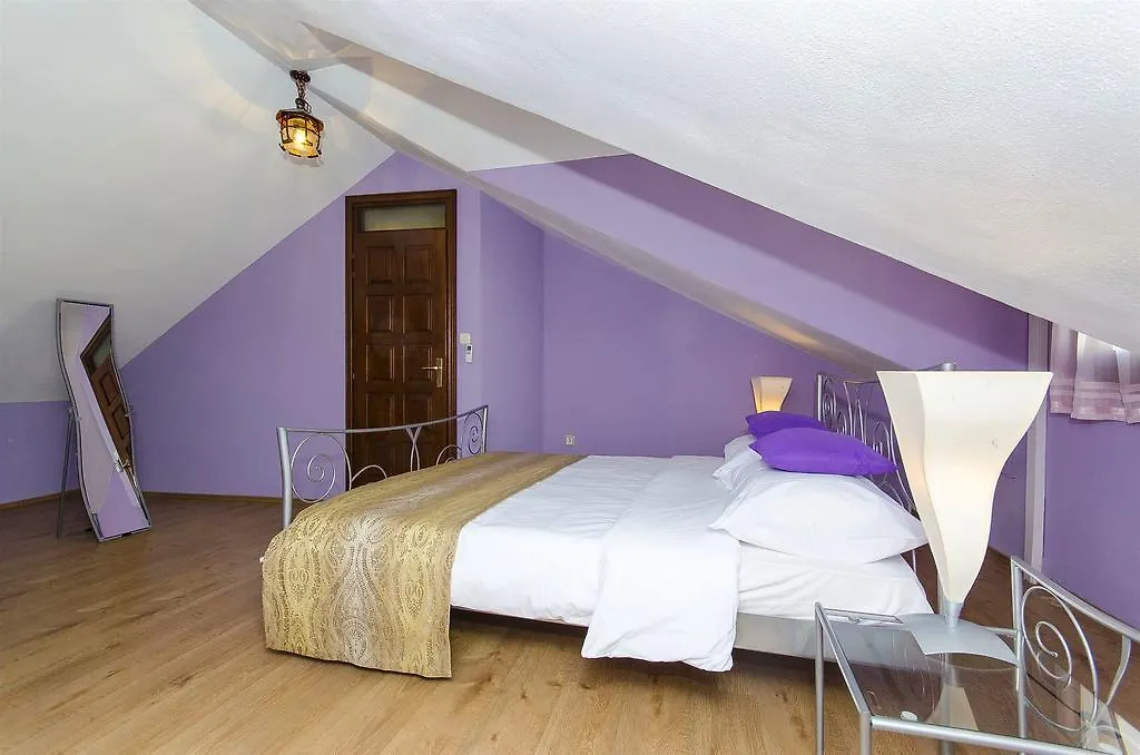 Bed & Breakfast Palace Derossi Trogir