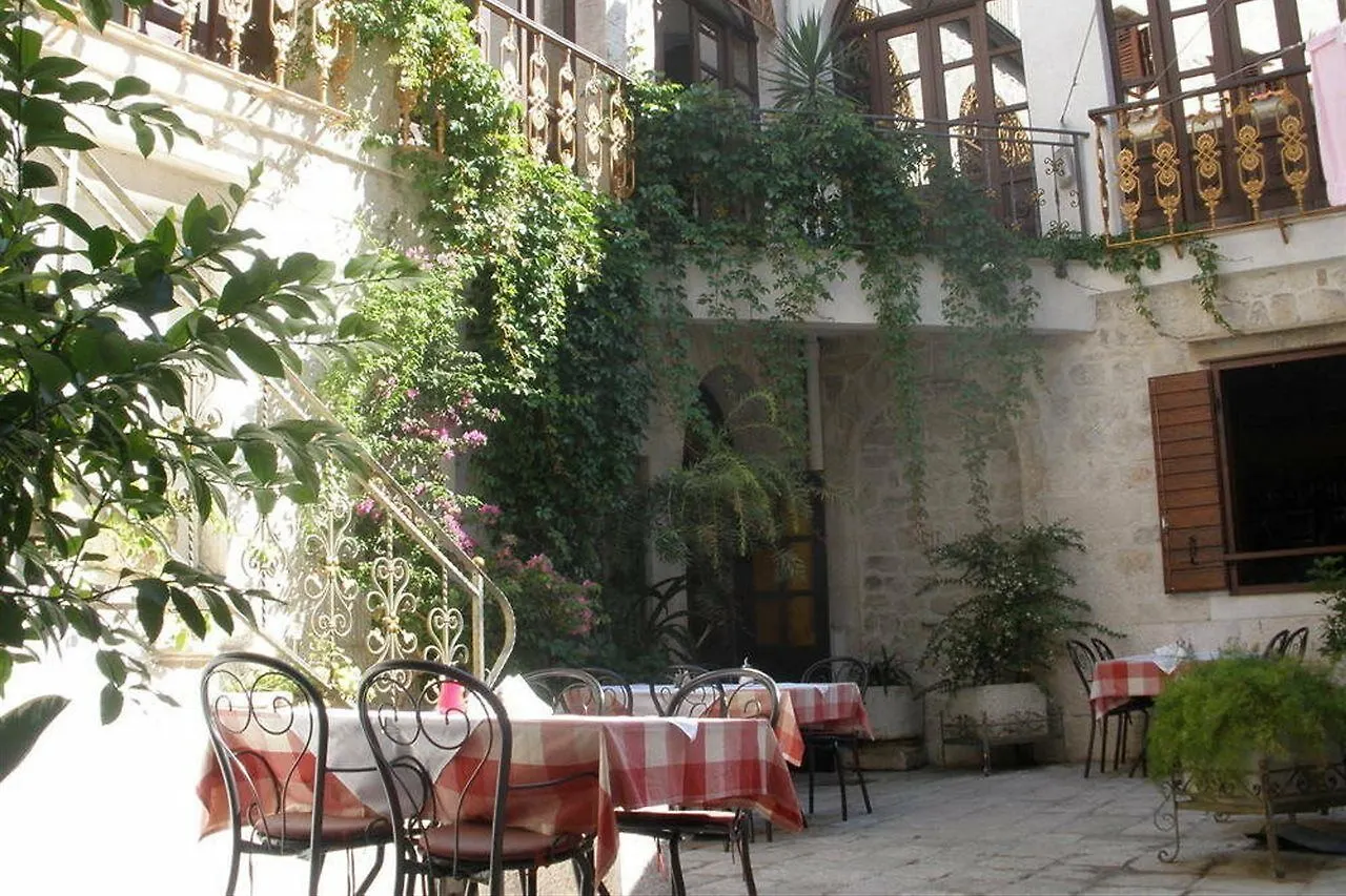 Palace Derossi Trogir Bed & Breakfast