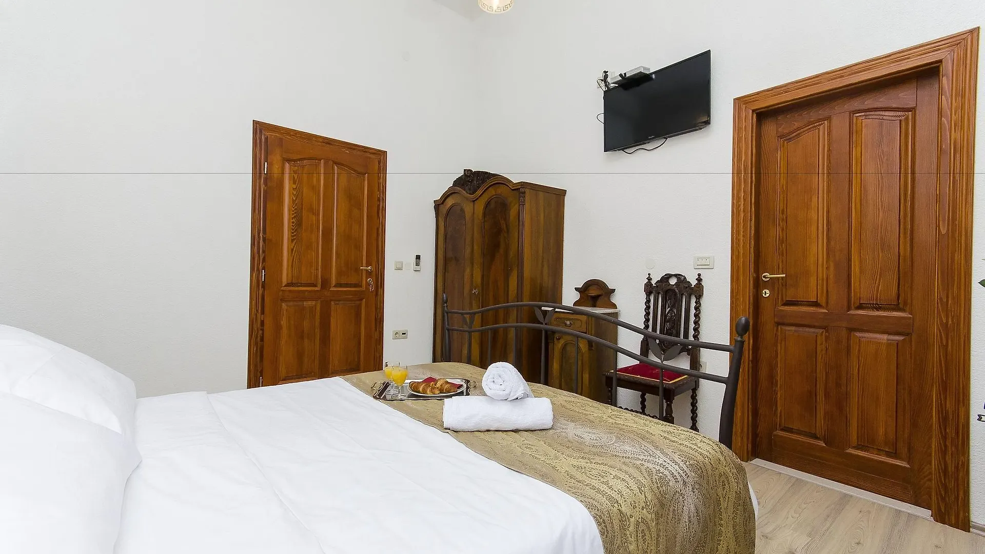 Palace Derossi Trogir Chorwacja