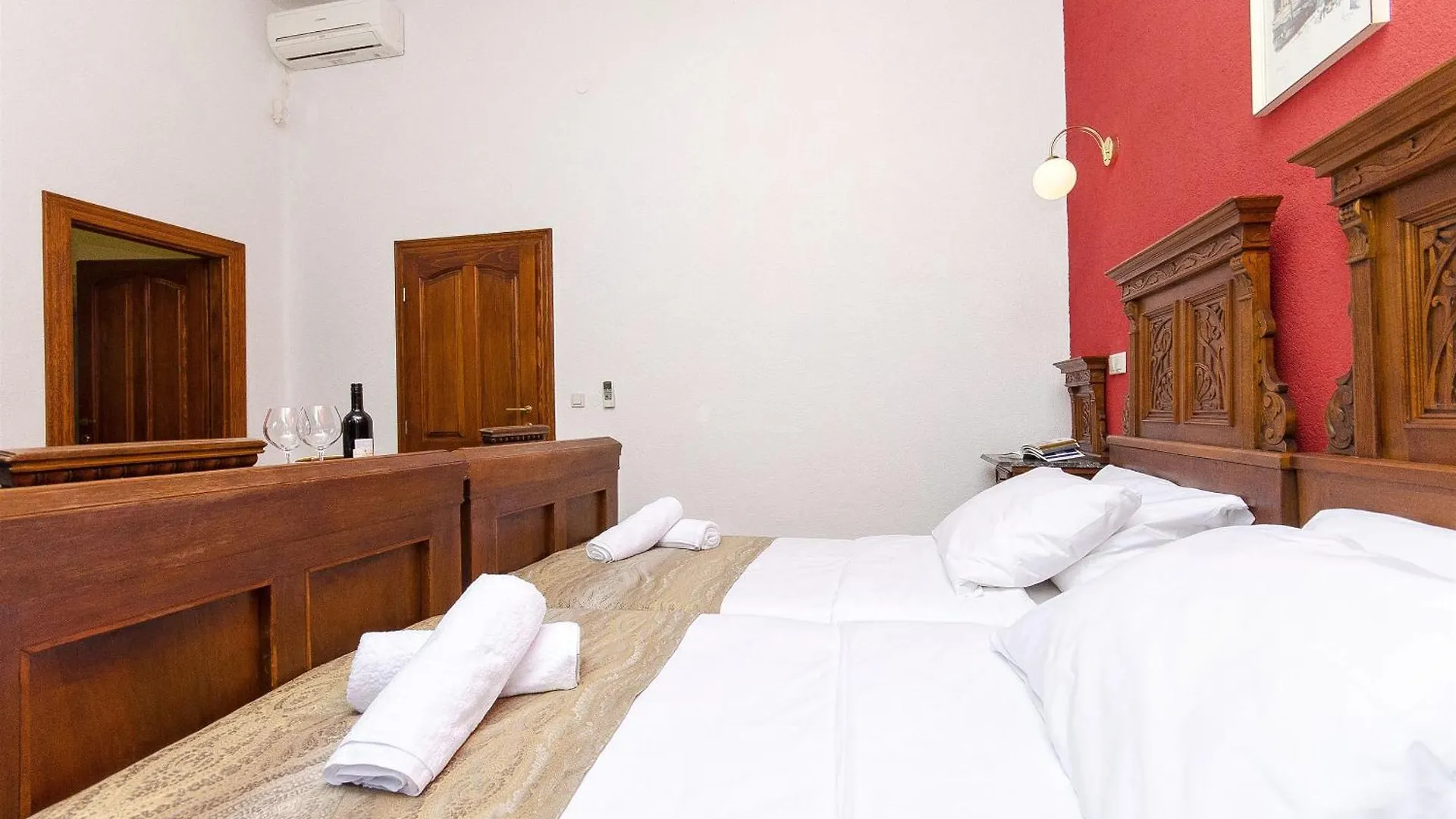 Palace Derossi Trogir Bed & Breakfast