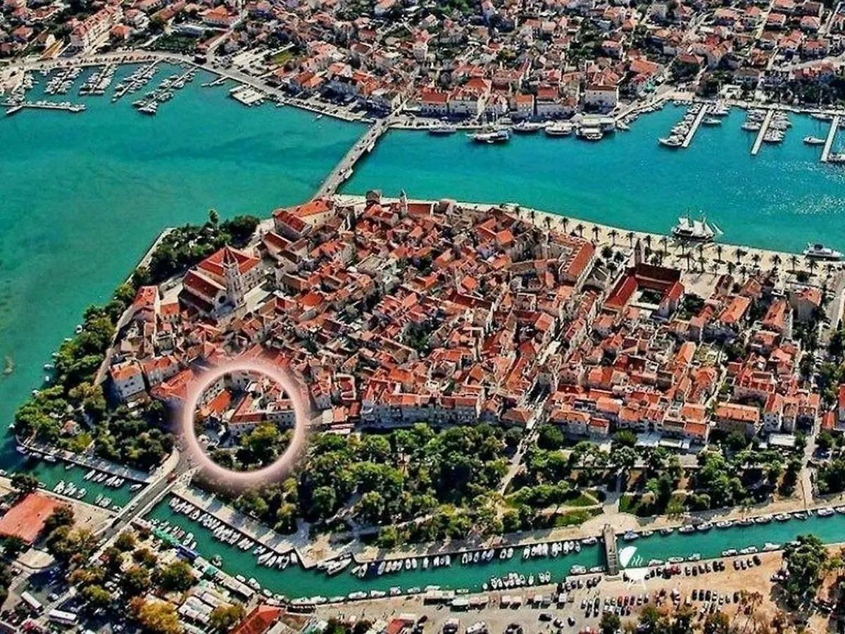 Bed & Breakfast Palace Derossi Trogir