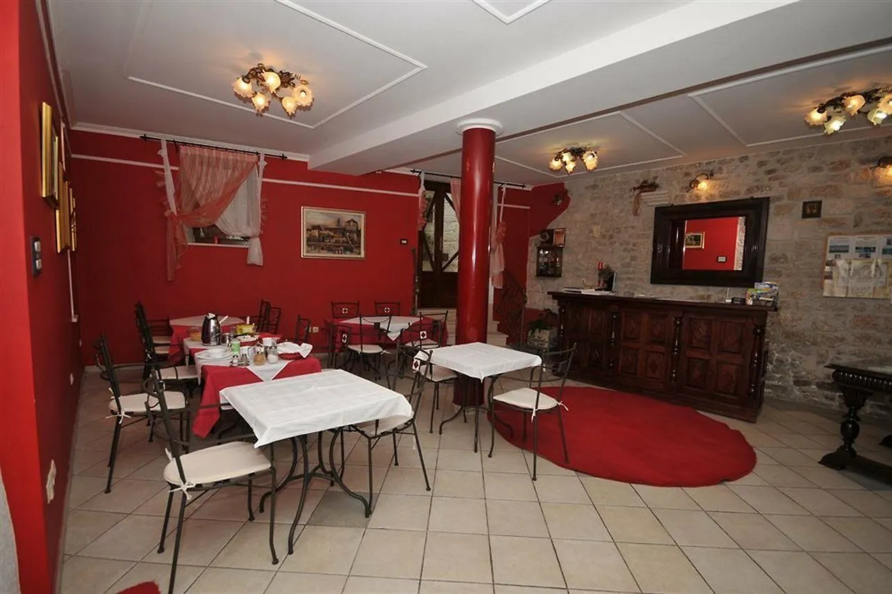 Palace Derossi Trogir 3*,